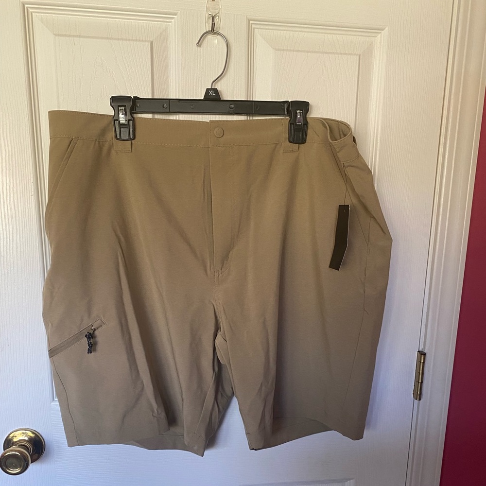 Sz 40 OCEAN AND COAST! Tan shorts!NEW